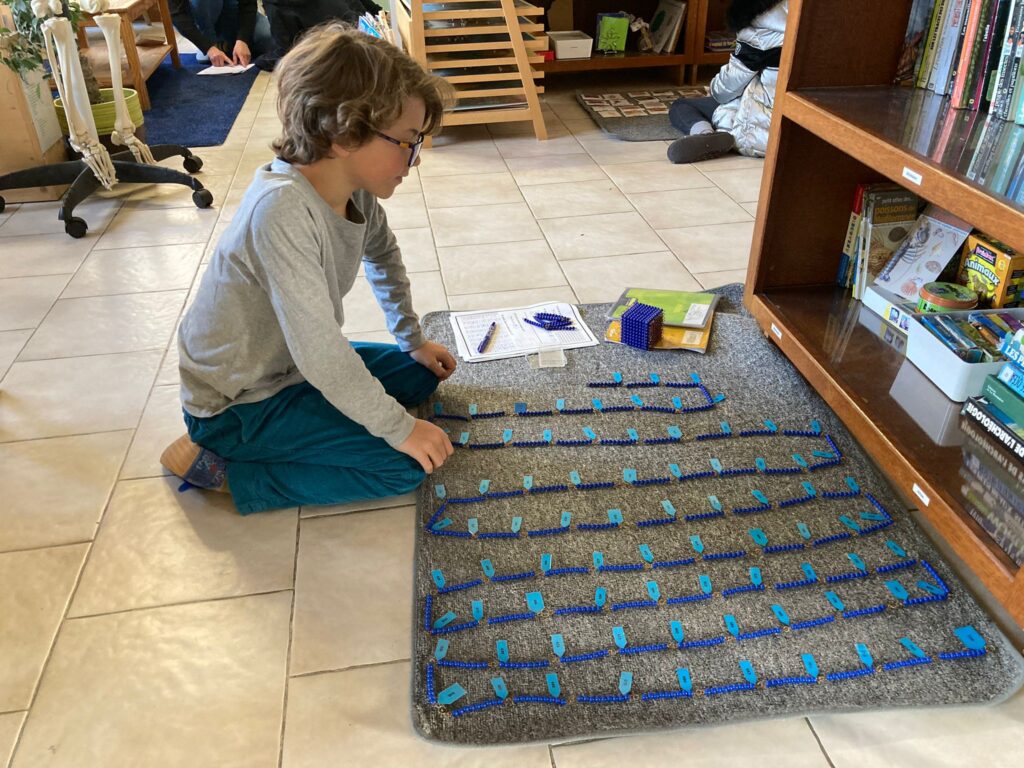 Vie quotidienne à l’école Montessori Graines de Pensées à Grasse, photo 7